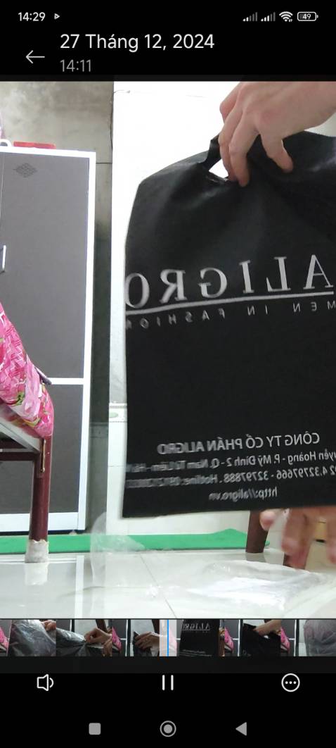 Kiểu dáng đẹp, thời trang. Logo nhãn mác nổi bật. SP như hình. Đóng gói cẩn thận. Có điều bảng size của shop không đúng với thực tế nên khi mua mn nhớ nhắn tin để shop tư vấn trước, không thôi sẽ mua nhầm size nhé