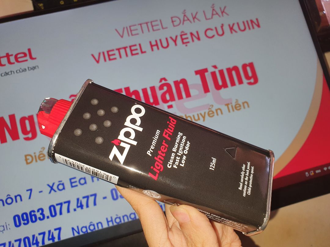 Hàng chính hãng. là 1 người xài zippo đã lâu nên nhìn xăng là biết liền. nên anh em cứ yên tâm mua nhé.