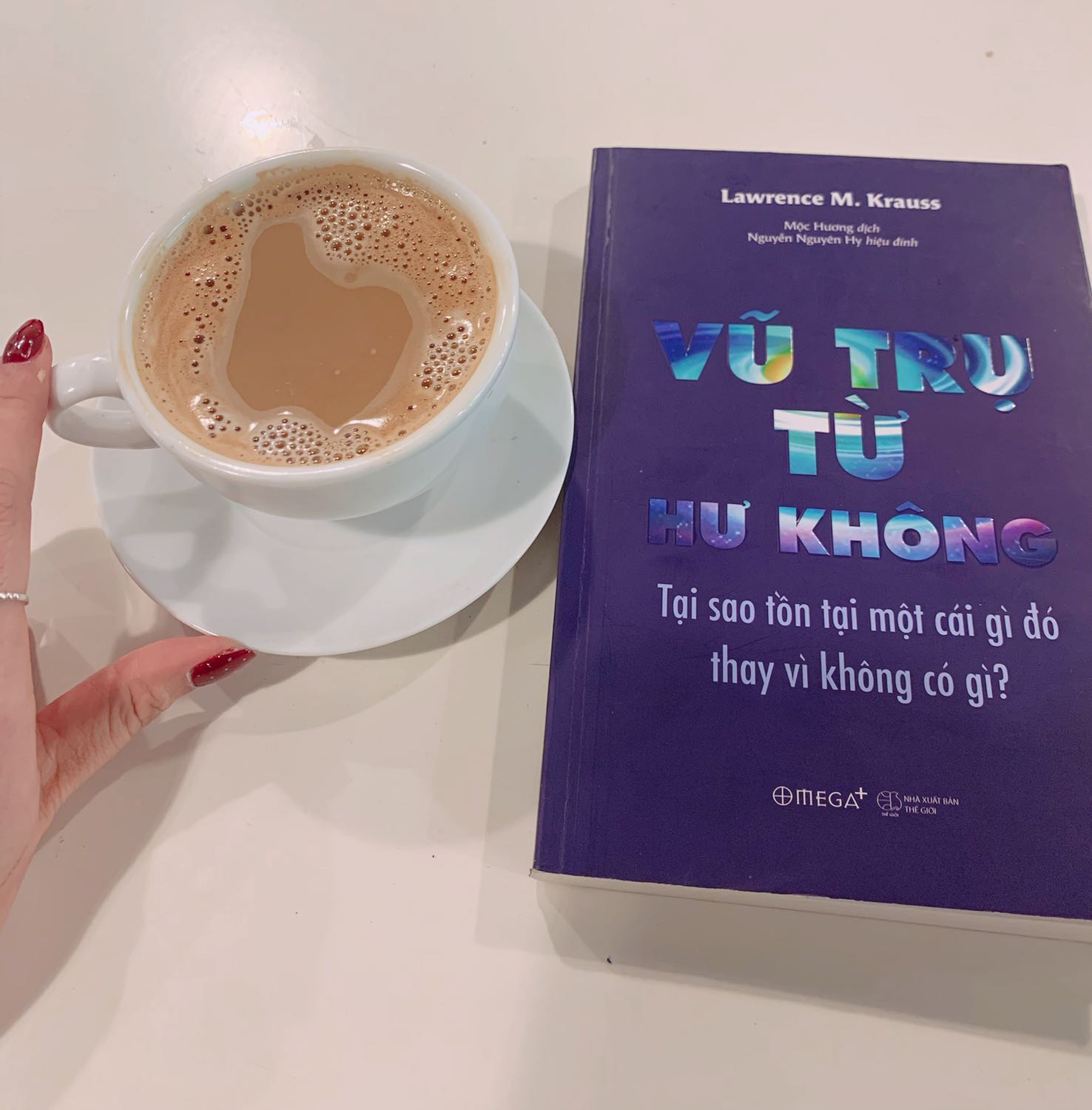 Tại sao lại tồn tại một cái gì đó thay vì không có gì? Sau khi tìm hiểu đôi điều về thế giới tâm linh, rằng con người có thể (đã và sẽ) trải qua (rất) nhiều kiếp sống khác nhau, có một câu hỏi lớn khác hình thành trong tâm trí cô:
“Vậy con người hay những sự sống đầu tiên đã được hình thành như thế nào?”
Theo một vài tôn giáo thì “Chúa tạo ra loài người”, cô không đồng tình cũng không phản bác tư tưởng này. Nhưng cô luôn tò mò về câu trả lời (hoặc sự lý giải) của các nhà khoa học đối với vấn đề này.
“Vũ trụ từ hư không” là một cách giúp cô tiếp cận những ý tưởng từ phía “tưởng như đối nghịch” với  những người tin vào Chúa.
Nhưng có lẽ khoa học và tôn giáo không hẳn là mâu thuẫn với nhau, chỉ là mỗi bên đang cố giải thích một vấn đề mà bên còn lại chưa tìm ra câu trả lời thoả đáng!
Một cuốn sách đáng đọc (dù hơi khó đọc một chút) cho những ai luôn đầy ắp trí tò mò và óc tưởng tượng về thế giới