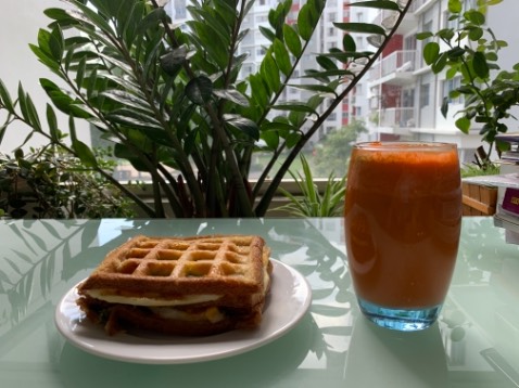 Mình làm bánh mì kẹp canh 3 phút lấy ra thì bánh mềm ngon. Làm tiếp mẻ sau mình để chờ đèn chuyển sang màu xanh để lấy bánh nhưng chờ mãi mình không thấy chuyển đèn xanh, mình thấy lâu qua nên lấy bánh ra thì chị cháy đen luôn rồi. Cho mình hỏi khi nào bếp chuyển đèn xanh hay bếp mình mua bị lỗi đèn xanh ?