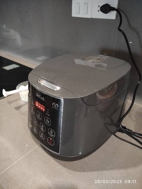 Nồi xịn, nấu cơm ngon, màu hợp với bếp nhà mình :D