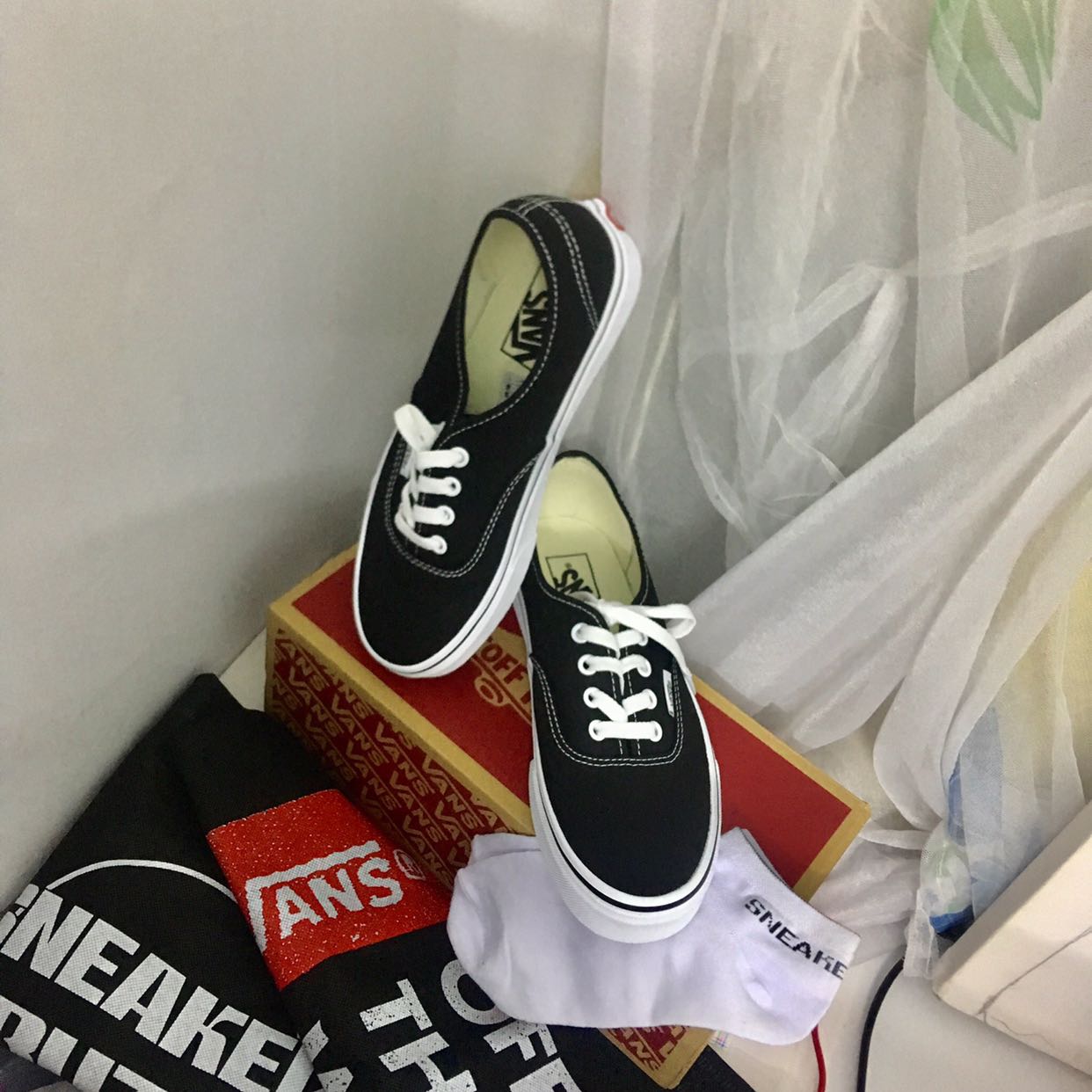 Giao hàng hơi lâu dù chung thành phố, tặng kèm 2 túi và 1 vớ. Phiếu bảo hành đầy đủ. Đóng gói cẩn thận, giày xinh. ❤️❤️. Có dịp sẽ ủng hộ tiếp. Giao hàng hơi lâu dù chung thành phố, tặng kèm 2 túi và 1 vớ. Phiếu bảo hành đầy đủ. Đóng gói cẩn thận, giày xinh. ❤️❤️. Có dịp sẽ ủng hộ tiếp.