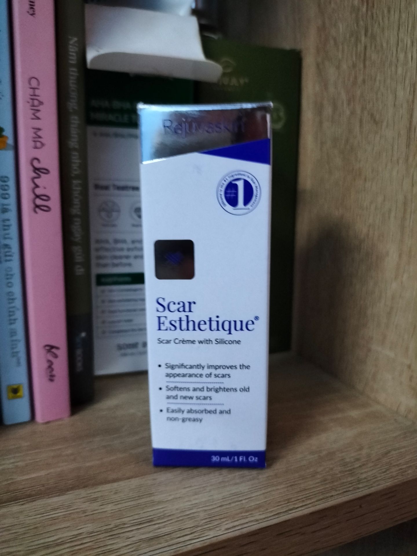 Giao hàng nhanh shipper nhiệt tình đóng gói sản phẩm kĩ lưỡng ko bị móp méo có bọc chống sốc đây là tuýp thứ hai mình dùng chất kem có màu vàng nhẹ thấm nhanh các vết thâm mờ dần sẹo rỗ có đầy lên kiên trì sử dụng sẽ thấy kết quả rõ rệt