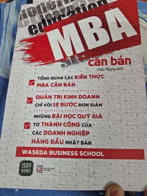 Giao hàng không rõ ràng, tặng quà không có nhưng tiền vẫn thu đủ, bìa sách nên gọn gàng hơn