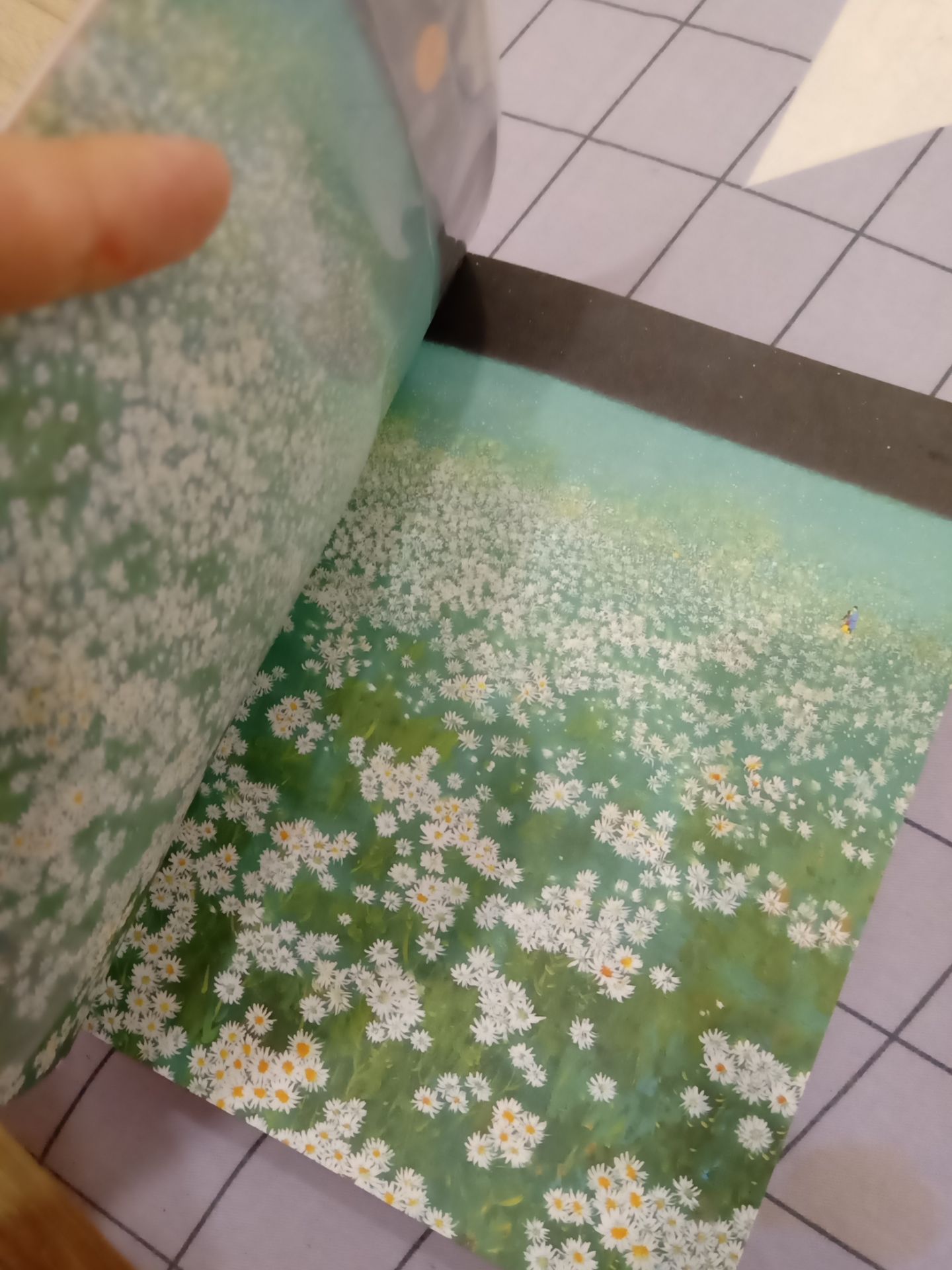 vì chưa đọc cuốn này nên mình xin phép không nhận xét về mặt nội dung.
sách giao hàng khá nhanh, đồng thời cuốn sách đẹp và đc vận chuyển khá cẩn thận. mình rất thích, ai muốn mua để  luyện tiếng Anh cũng có thể tham khảo