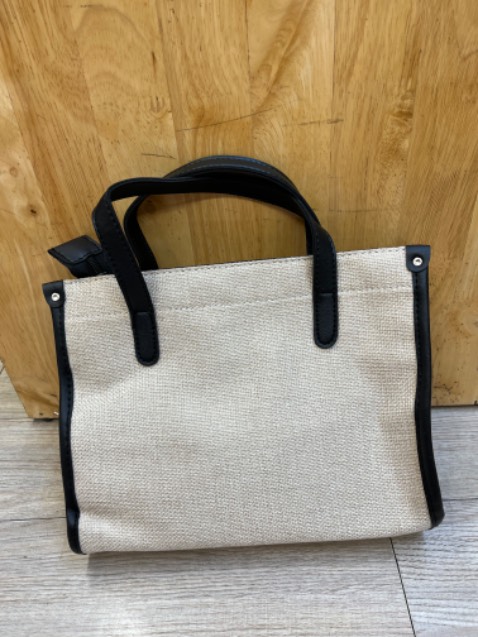 Hàng đẹp giá mềm có quà tặng nữa nha yêu shop quá cơ ủng hộ dài dài nha 🩷🩷