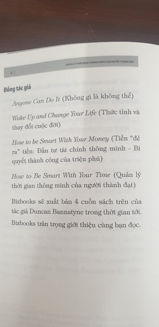 Cuốn sách đáng đọc cho những ai muốn quản lý tốt thời gian của mình. Bằng việc xác định các mục tiêu và bàn cách để biến mục tiêu thành động lực thúc đẩy giải quyết vấn đề, làm những thứ có giá trị. Trong mỗi chương của cuốn sách đều có phần trích dẫn số liệu khoa học, Tổng kết lại và phần bài tập (ở một vài chương) để người đọc dễ dàng tóm lược lại những nội dung quan trọng. Đọc xong cuốn sách có thể nghĩ khác về kế hoạch và có thói quen lập kế hoạch ngắn hạn và trung hạn cho bản thân.