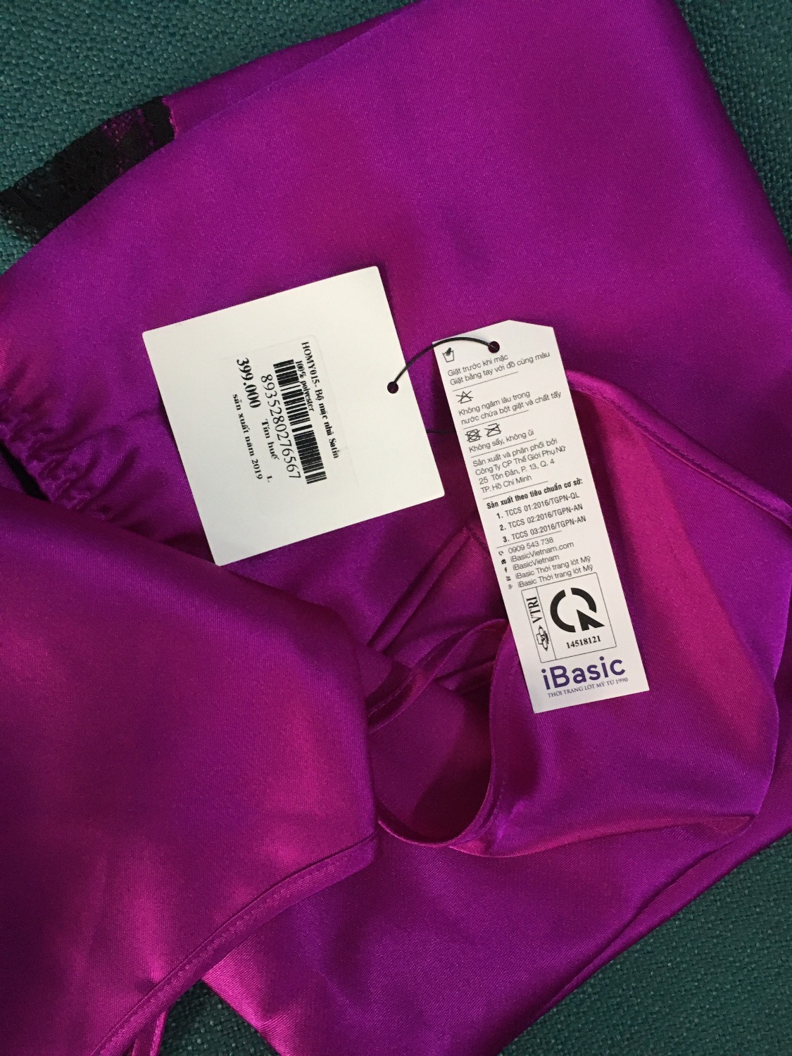 Nhân viên giao hàng rất dễ thương
Sản phẩm đẹp đẹp đẹp, chính hãng ibasic
Màu sắc tươi sáng, gợi cảm
Đt cũ nên chụp k đẹp lắm ,màu thực tế đẹp nhìu hơn