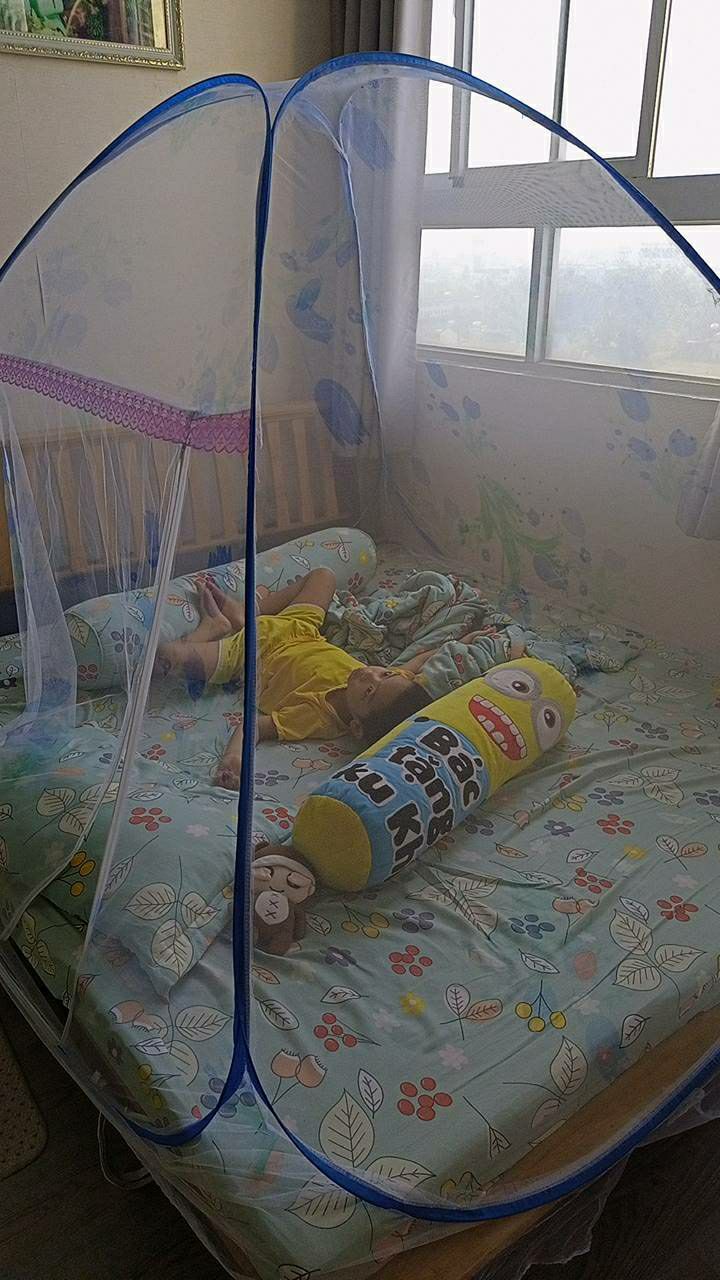 giao hàng nhanh, shop phục vụ tốt, , hàng giống mô tả, màn đẹp k bị thủng lỗ. nên mua mn ạ