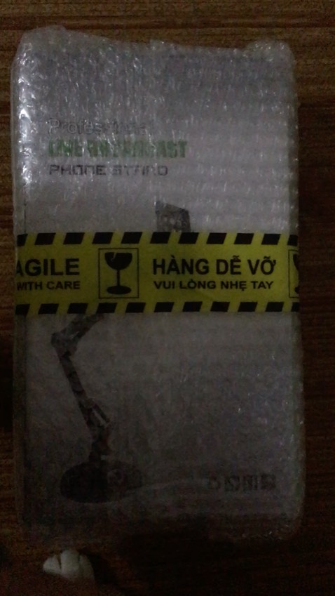 Hàng dùng chắc chắn, dùng rất thích tay, mỗi tội nếu chỉnh nhiều thì phải vặn ốc và lỏng ốc nhiều, vì đế di động 360 độ nên không ren vặn chỉ có các mấu nên lúc đầu dùng hơi hoảng, cảm giác không chắc chắn nhưng sau dùng thấy được không bị bung bật gì. Sản phẩm chắc chắn không èo ọt. Shop gói hàng chắc chắn, chống va đập ok