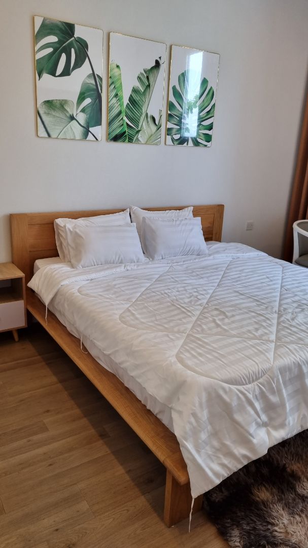 gối xài rất tốt và êm ngủ đã lắm nha mọi người, chất cotton nên nằm hơi sột soạt chút , khá giống lông vũ thật