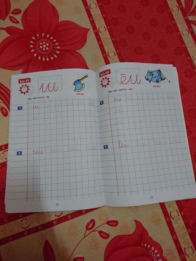 vở tập viết rất tiện cho việc rèn chữ của bé, giao hàng nhanh