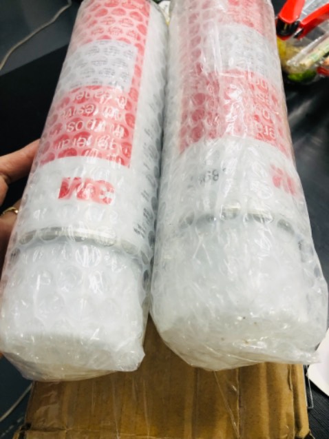 Mua 2 bộ 4 chai mà giao có 2 chai , nhắn tin Shop mà chưa thấy phản hồi gì hết , tiền thì mình đã thanh toán zalopay 4 chai
Rất là tệ