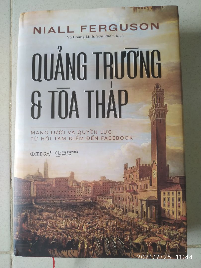 " ....Nhiều người ngày nay mắc sai lầm khi nghĩ rằng internet đã thay đổi bản chất thế giới. Tuy nhiên, theo một phán quyết đa số gần đây của toà án tối cao Mỹ đã ghi nhận, internet chỉ là " quảng trường công cộng hiện đại ".Kỳ thực, công nghệ đến và đi. Thế giới vẫn là một thế giới của quảng trường và toà tháp.