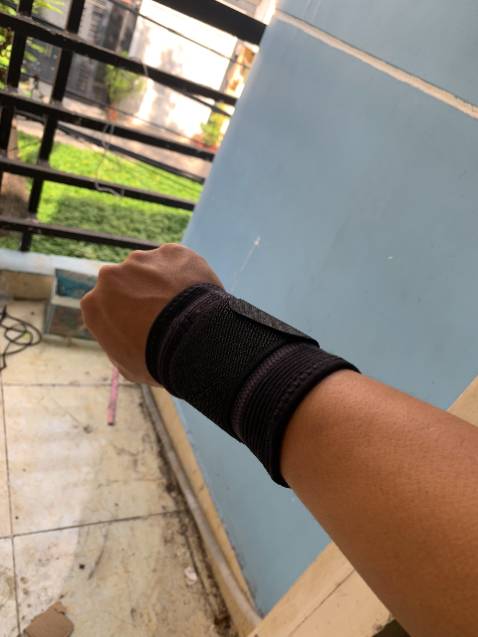 Giữ chặt cổ tay rất chắc ! Shop đóng gói kĩ Giữ chặt cổ tay rất chắc ! Shop đóng gói kĩ