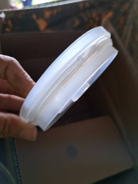 Shop bán hàng dỏm hàng nhái giá rẻ thì nên nói rõ ra để người mua khỏi hiểu nhầm. Rõ ràng đây không phải là hàng chính hãng. Quá dỏm luôn. Đành rằng tiền nào của đó nhưng nếu như vầy là *** đảo khách hàng rồi