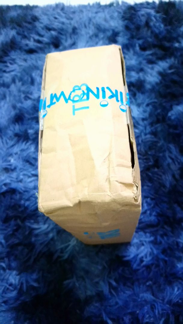 Sách đc bọc cẩn thận nếu mà bọc thêm xốp ở góc thì tránh đc móp góc sách trong khi vận chuyển