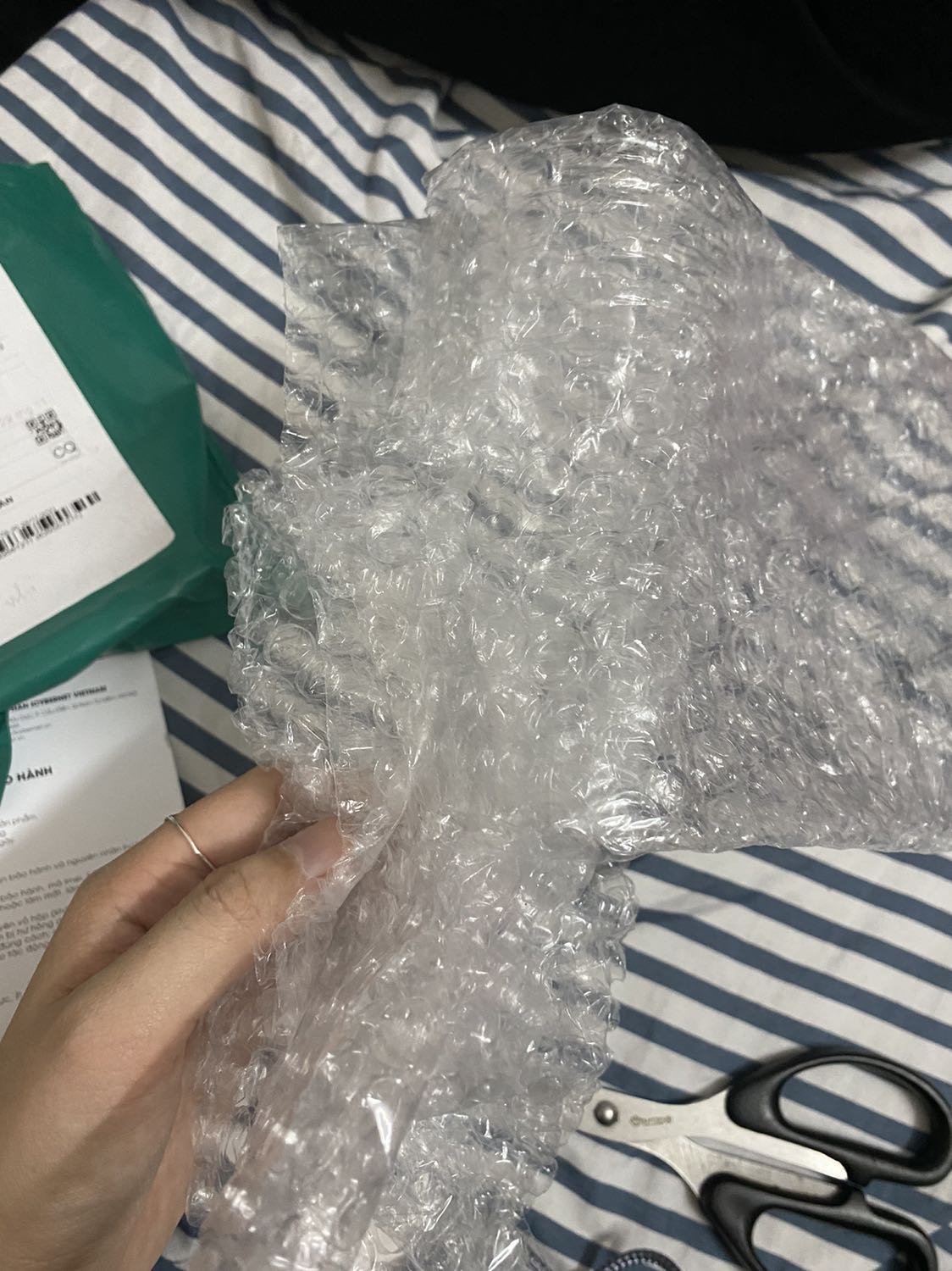 Ship hàng nhanh, shop đóng gói cẩn thận, hộp đã đc bóc để *** nên chắc chắn là hàng ok rồi.