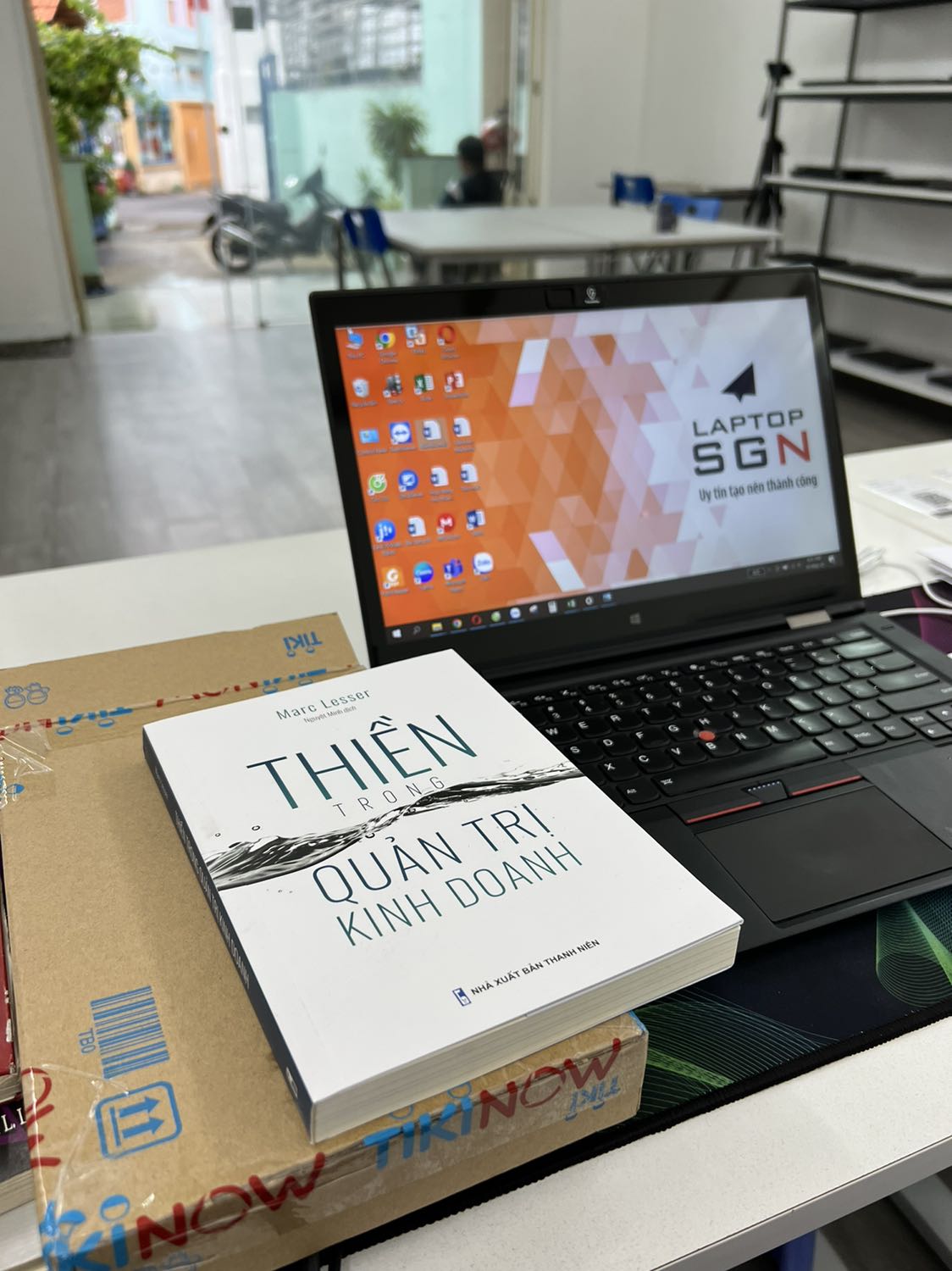 Giao nhanh, sách mới k bọc nilong. Nhìn chung ổn. Chưa đọc nên chưa review dc nội dung