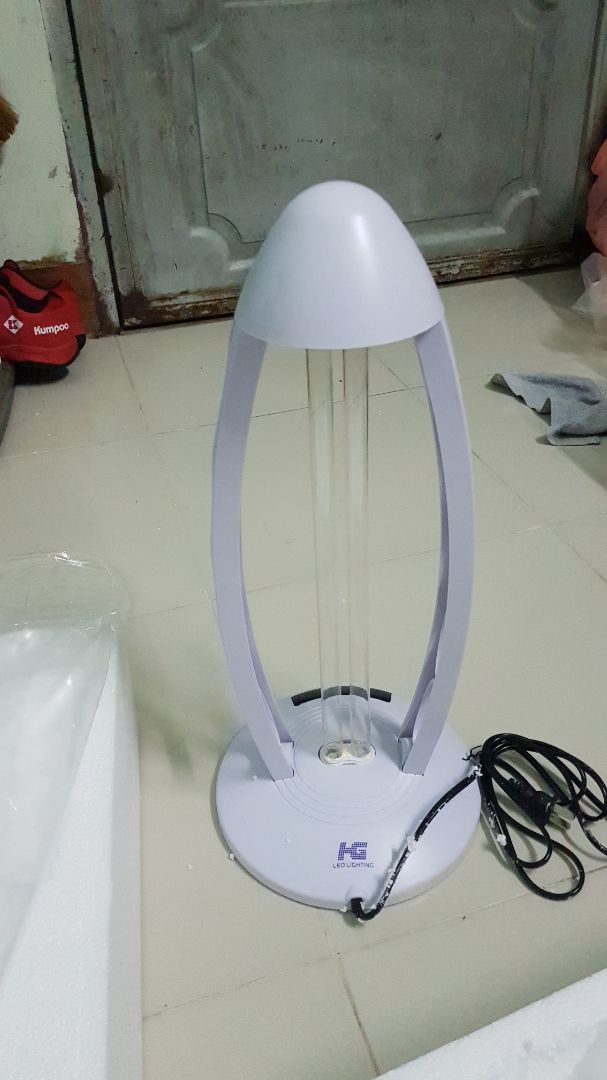 Lúc mua có phần chọn mẫu. Mình đã chọn mẫu thẳng nhưng giao mẫu cong.
Đèn khá nhẹ, có logo HG giống mô tả.
Ánh sáng xanh tím.