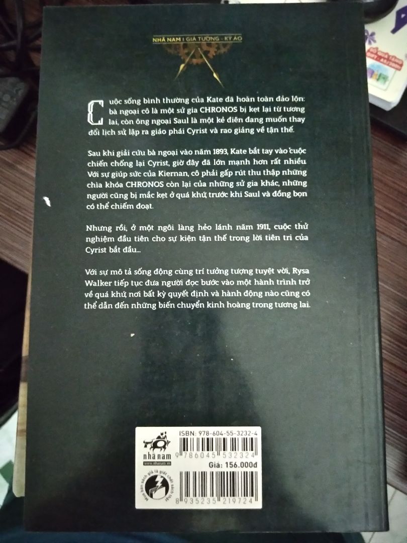 giao hàng nhanh, sách hơi bụi chắc nằm kho lâu quá, thiết kế bìa đẹp