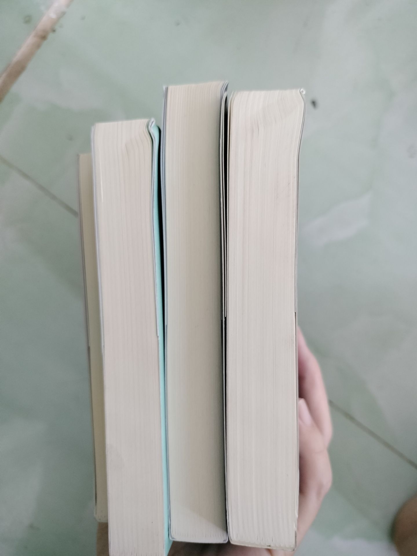 Mọi thứ ok, nhưng shop đóng gói rất tệ, chỉ bọc sách bằng màn bọc thực phẩm, khiến sách bị cong vênh ở góc rất xấu