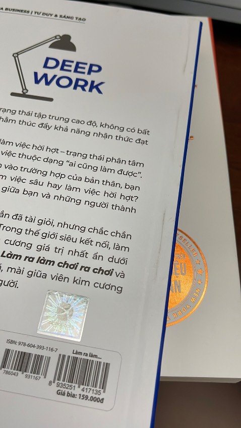 Đúng buồn luôn mua 1 đống mà riêng cuốn này ko được bọc kiếng nên nó bị dơ