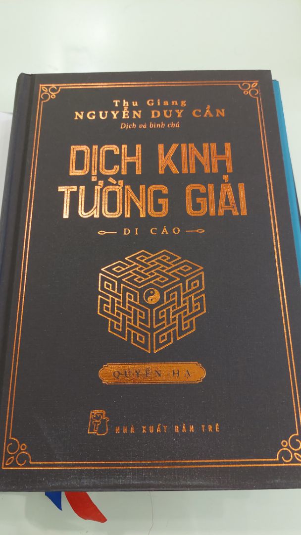 Đọc Dịch , cũng như học Dịch rất khó, mà khó nhất là phải giữ cho lòng được hư vô, không mảy may thành kiến nào cả, thành kiến về duy tâm hay duy vật. Dịch dạy ta " vô ngã", " vô trụ", " vô hướng" và " vô cầu".