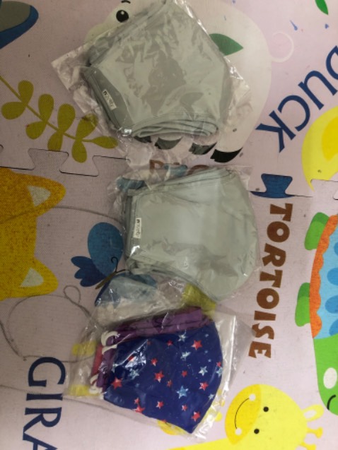 Sản phẩm nhận không đúng . Mình mua 9 cái khẩu trang nhưng khi nhận hàng có 3 cái không đúng loại mình chọn