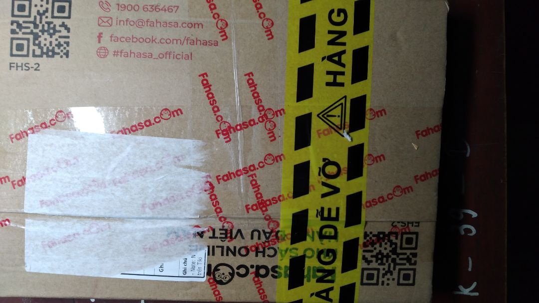 Ừm..... Khá là ổn áp nha mn. Trời mưa nhưng hàng đc bọc cẩn thận nên vẫn nguyên vẹn. Bên trong đóng gói tốt, đầy đủ cả bảo hành lẫn hdsd. Lúc lắp vào cx bị vênh như mn hà 😂. 
Hay chả biết thiết kế của nó như vậy nữa. Bay 1 phần tiền mừng tuổi tết nhưng thấy cũng đáng 😭 Tất cả đều vì kì thi ĐH sắp tới. 
Cố lên nha hỡi tôi và các bạn 2k4 ơi!