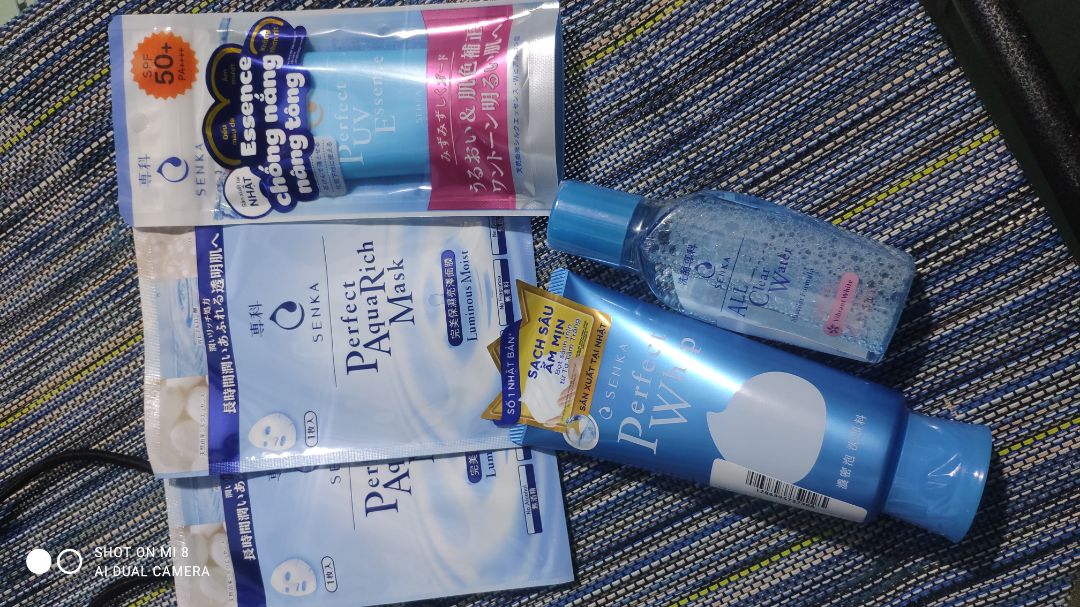 sữa rửa mặt mình vừa oder ở Shopee..1 srm+1 tt cũng 63k..nhưng thấy Tiki sale lại đặt tiếp..kcn mình chưa dùng..nên chưa biết hiệu quả thế nào..lần đầu dùng kcn senka..còn srm..thì mình dùng qua 2 dòng..màu hồng(khô da)..màu xanh lá cho da mụn đang dùng cũng ok..giờ mình đổi qua màu xanh dương này thử xem sao..nhưng Senka thì yên tâm rồi❤❤cả như hình giá 138k ạ