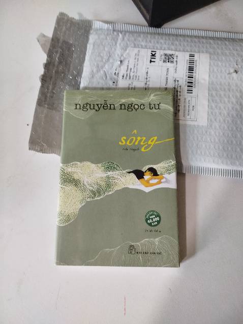 Chất lượng giấy ổn, tuy nhiên chất mực hay lem vào chữ