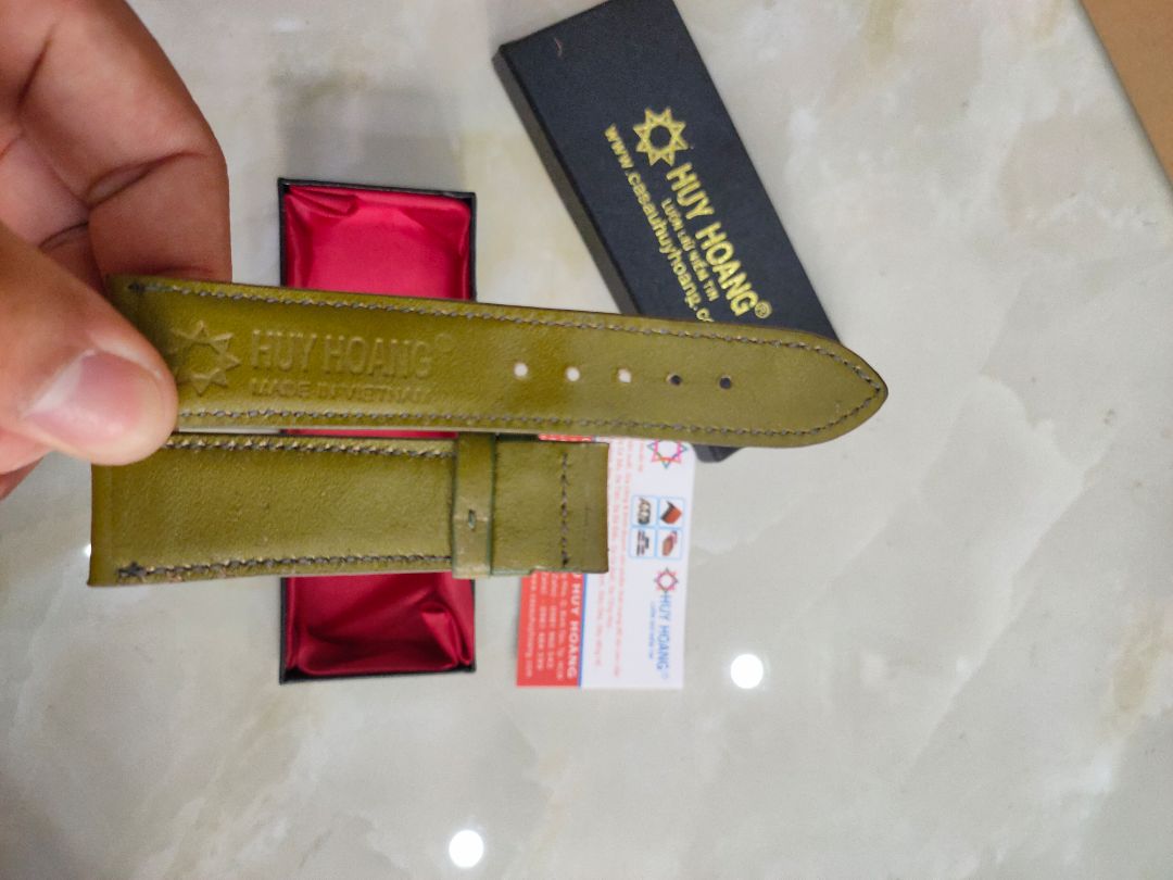 Dây đồng hồ đẹp. giao hàng nhanh... da thật.. có hộp và thẻ bảo hành 1 năm... Rất tốt