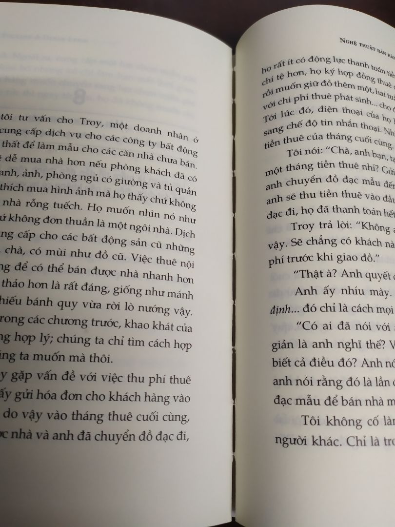 nội dung sách rất hay, 4 sao. 

tuy nhiên chất lượng sách lại không tốt. ngoài ra, khi báo tiki thu hồi sản phẩm đổi trả, nhân viên tiki đến mà không thông báo trước dẫn đến 2 bên không sắp xếp được thời gian nhận lại hàng. nhân viên đã đề cập với khách tự lên 2bis NTMK để chủ động giờ giấc, thấy là ý hay nên mình đã đem đến thì được biết Tiki có bộ phận thu nhận riêng. thế nên mình đã tốn thời gian, thất vọng về nhân viên thu hồi sp.