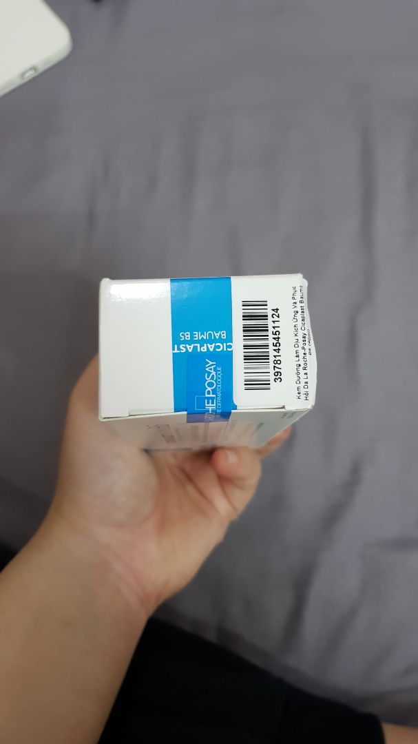 Larocheposay thì chắc khỏi bàn về chất lượng rồi. Do là dược mỹ phẩm nên giá cũng cao hơn so với các dòng chăm sóc da bth nhưng khi đã dùng rồi thì sẽ ko hối hận. 
Săn được deal tốt nên rất là ưng cái bụng :))))
Dùng kem này buổi tối là sáng hôm sau thấy da ổn hơn rõ rệt: da mềm hơn, nếu da đang kích ứng sẽ thấy dịu đi hẳn, ko đổ dầu ( dùng kèm xịt khoáng)
KL: 5* nha !!!