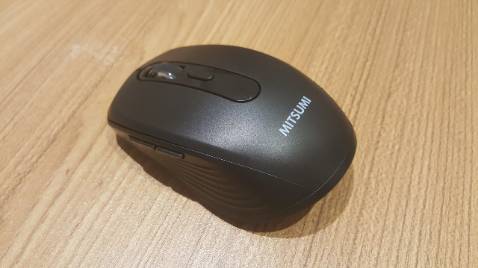 Công việc của tôi hay phải dùng máy tính & đã dùng khá nhiều loại chuột của các hãng khác nhau, lâu nay tôi hay dùng chuột ko dây Logitech M590 slient. Nay thấy Mitsumi W5656 giá quá rẻ so với Logitech nên mua thêm dùng thử. Mitsumi W5656 hình thức đẹp, phản hồi nhanh, chính xác, ko bị lag, ko nhiều chức năng bằng Logitech M590 slient nhưng so với giá tiền thì Mitsumi W5656 xứng đáng 5 sao. Bảo hành 3 năm thì quá hời, hy vọng bền lâu.