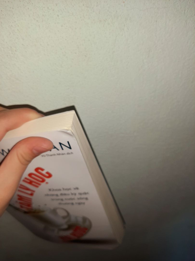 sách bọc không kĩ càng nhăn trầy xước.
Không hiểu sao chiều t2 tiki bảo là đã giao hàng thành công mà t3 mới nhận được hàng??
Hộp đựng hàng thì nhàu nát?