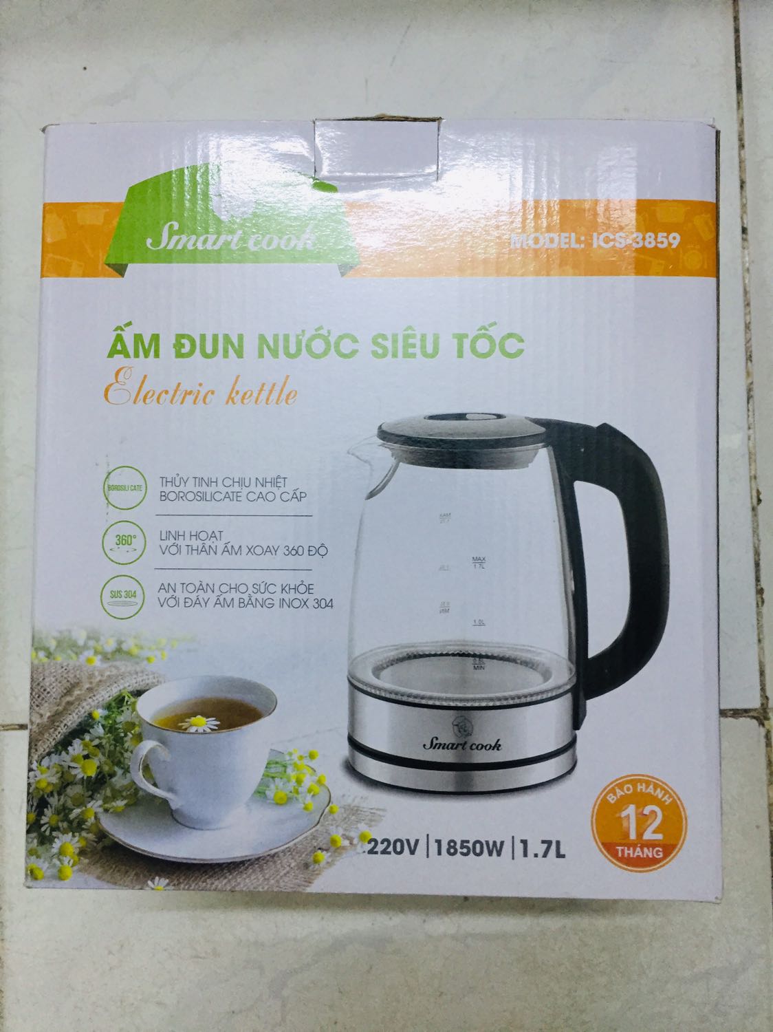 Ấm đun nhìn đẹp, làm từ thuỷ tinh nhưng sợ không biết nó có dễ vỡ hay không! Cần dùng gấp nhưng mà lại giao hàng hơi lâu nhưng không sao. Khi nhận hàng thì thấy thùng hơi ướt nhưng bên trong ko sao! Nói chun thì ổn và ok 5 sao nhen =))))