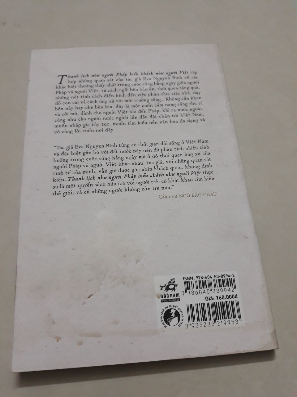 Tháng rồi mình mua quyển này trên Tiki , háo hức nhận sách bao nhiêu thì hụt hẫng khi nhận sách bấy nhiêu . Sách bị cũ , dơ , nhiều vết ố . Mong bên cung cấp sản phẩm và Tiki lưu ý vấn đề này .