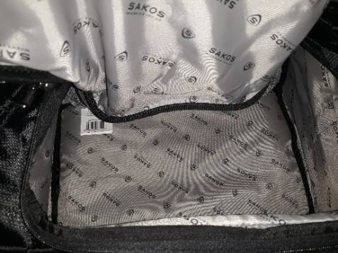 Ban đầu thấy gói hàng mình tưởng túi nhỏ lắm. Mở ra dựng lên ngay ngắn thấy cũng ok. Tầm này đựng đồ cỡ 5 ngày thì được.
Sakos thì chất lượng rồi, mình săn giá sale nên mua đc giá lắm.