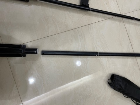 hàng ko chính hãng, hộp yunding ko phải yunteng, kẹp đth, điều khiển và thân tripod đều ko có logo hãng, dùng đc 2 lần thì rời cả thanh nối sản phẩm, sản phầm ko có tem chính hãng, vỏ hộp yunding nhma điểu khiển lại yungteng trong khi spham của hãng yunteng, mình từng mua spham chính hãng rồi nên rất dễ so sánh