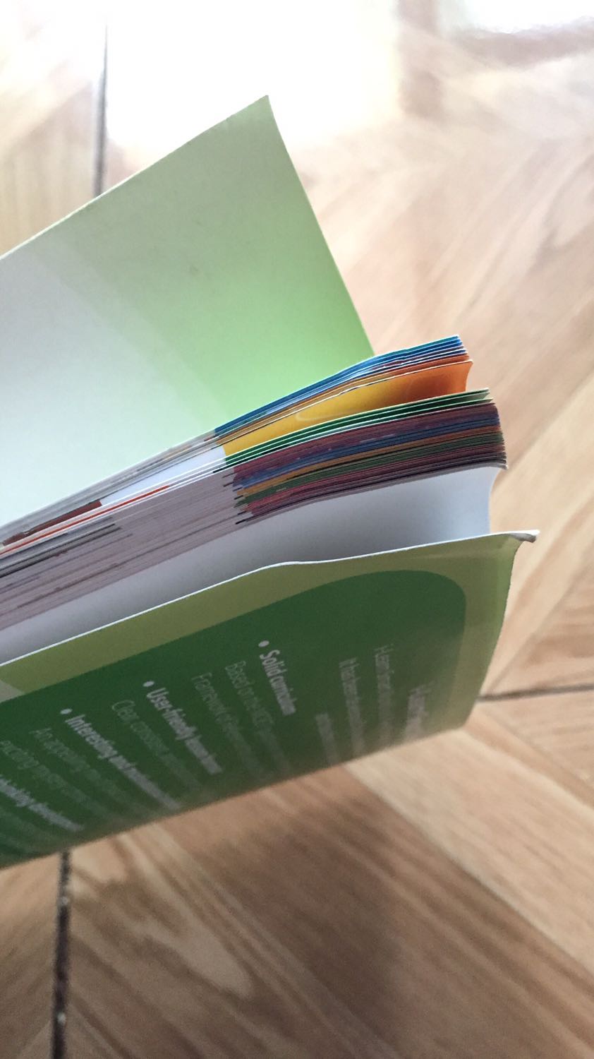 Sản phẩm chất lượng kém, góc sách bị cong và bẩn rất mất thẩm mĩ