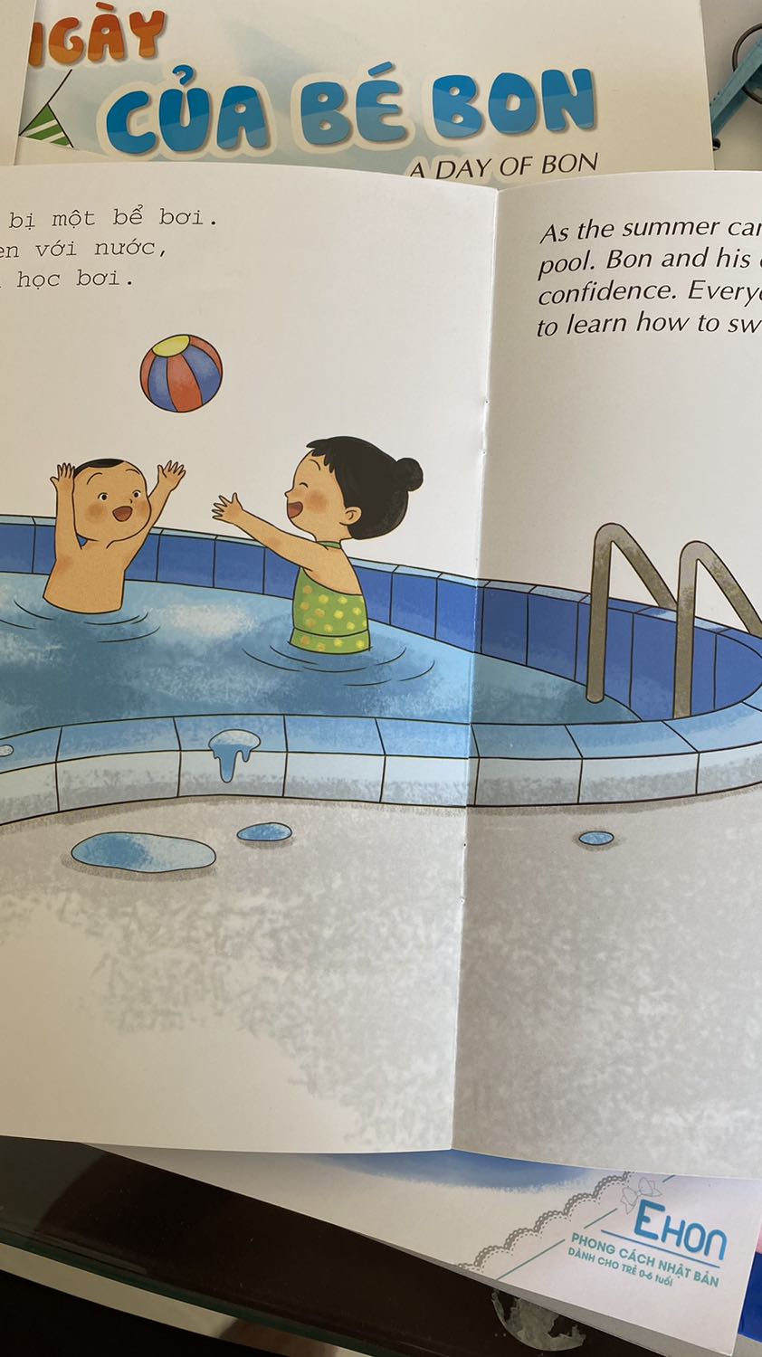 Sách đẹp, nội dung hay. Có cả song ngữ.