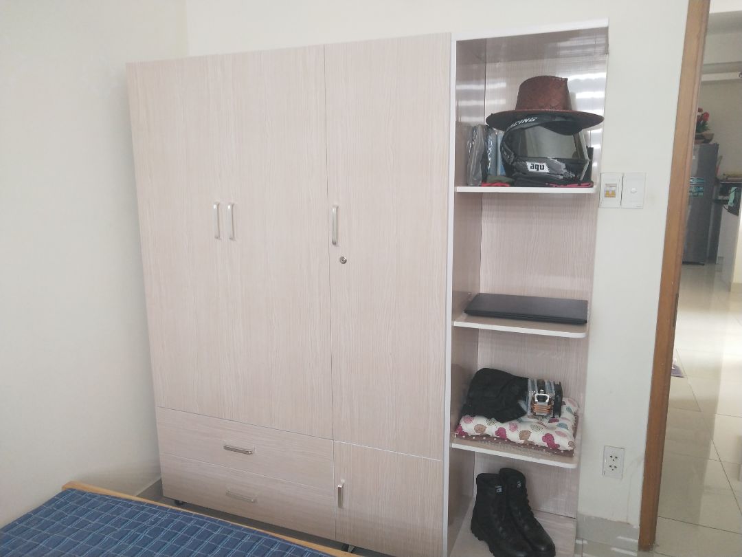 Đặt shop mất cỡ 1 tuần, nhưng đổi lại shop custom theo ý mình, Phòng diện tích hơi bé nên tủ rất hợp