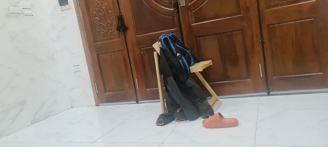 nhận hàng cùng zon khe cửa của shop.Nói chung giá hợp lý và dán vào chặt nên chả chê gì 5* luôn