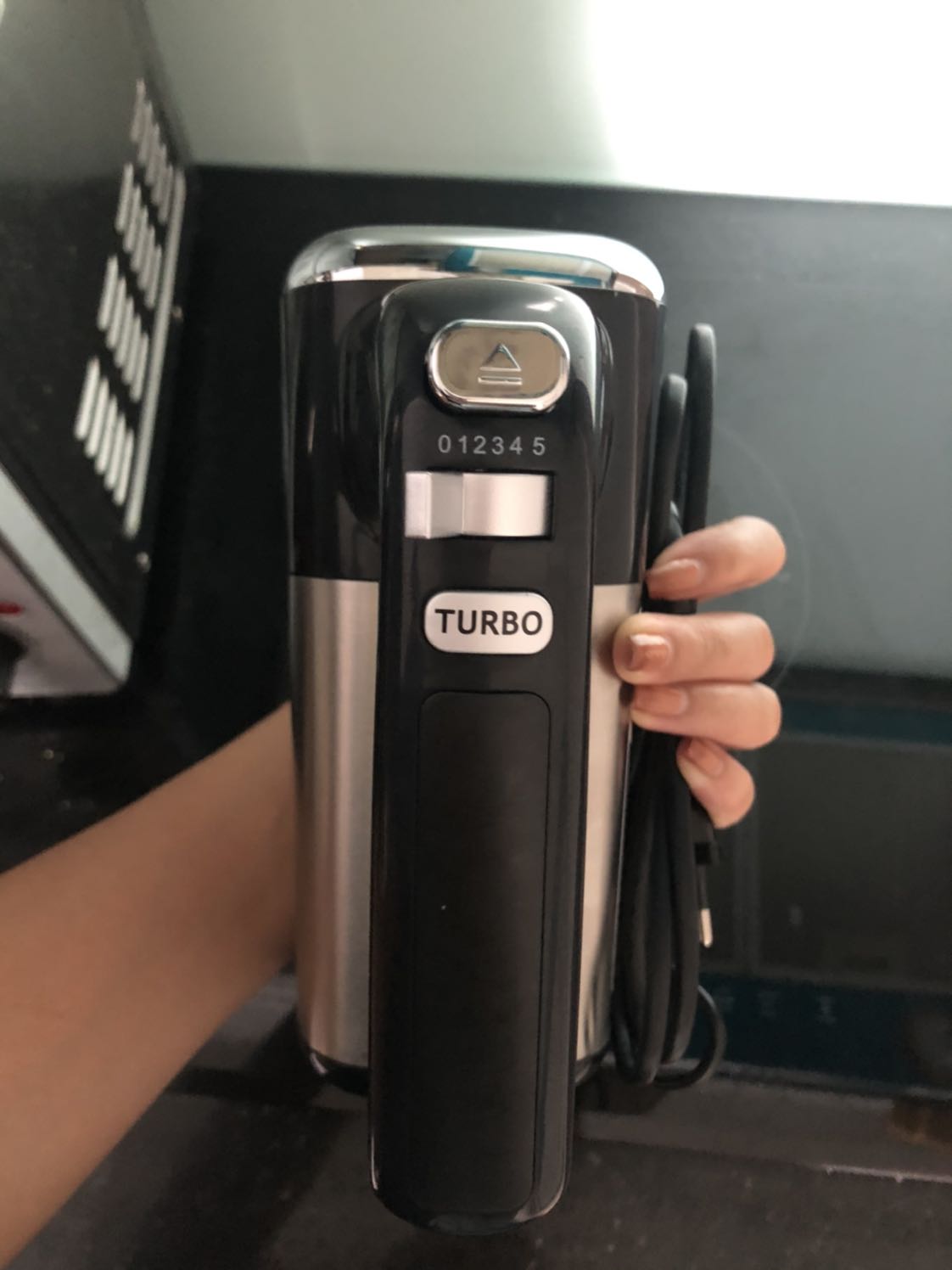 Giao hàng siêu nhanh, sau 1h anh shipper đã gọi nhận hàng lun rồi.. máy đẹp ,chắc tay bọc kĩ càng . Cần sử dụng để đánh giá thêm