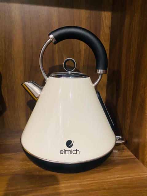 Hiao hàng nhanh, đúng lịch. Hộp giấy đựng có bị móp méo chút nhưng không ảnh hưởng đến sản phẩm. Ấm sử dụng ổn.