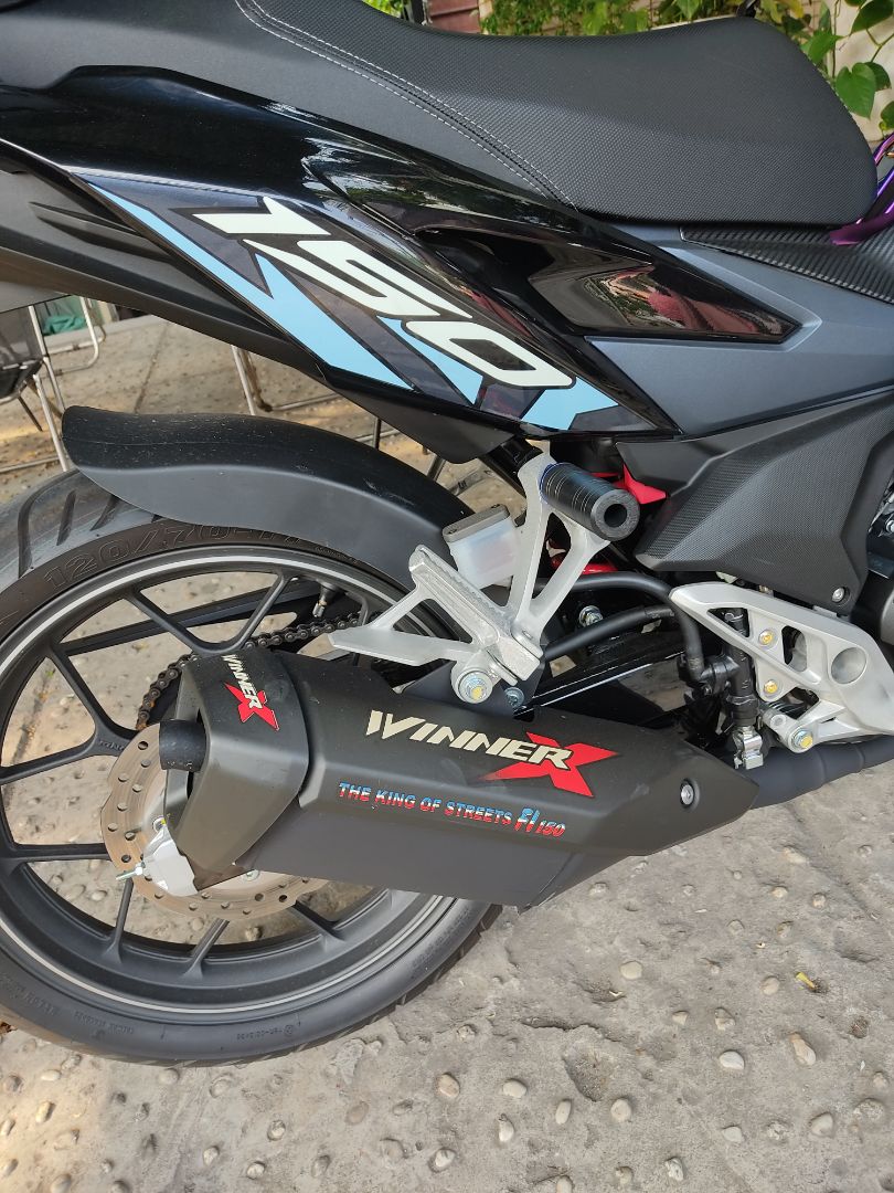 Mình xe Winner X thay nhớt này thấy khá ổn vì là bán tổng hợp, hơn nhớt khoáng của Honda.
Đã thử thay full tổng hợp của hãng hơn 300k nhưng cảm nhận không khác là mấy. 
Hàng chính hãng mà giá hợp lý nên cứ cài thôi