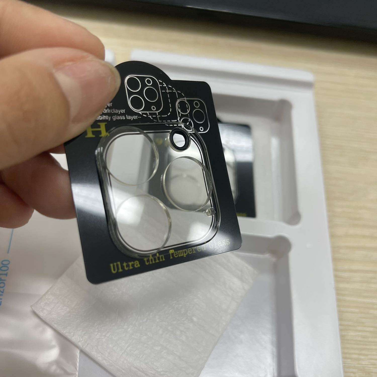 Ko phải hãng GOR như quảng cáo. Cường lực dày cộm, thô, ko dán luôn vì quá cộm.