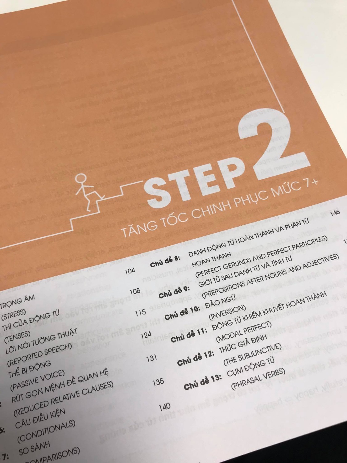 Mình mua 3step Anh và nhận được sach thì bất ngờ vì sách khá to . Điều quan trọng là sách chia ra các chuyên đề, theo lộ trình có giải chi tiết nên cực phù hợp với đứa mất gốc muốn học ôn thi như mình. May mà mình biết đến sách sớm. Mình sẽ cố gắng dồn tiền để mua 3 step toán văn!